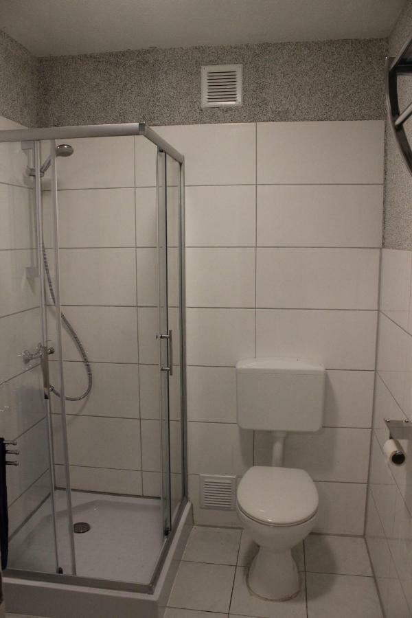 Zimmer Sucht Bewohner 뒤스부르크 외부 사진
