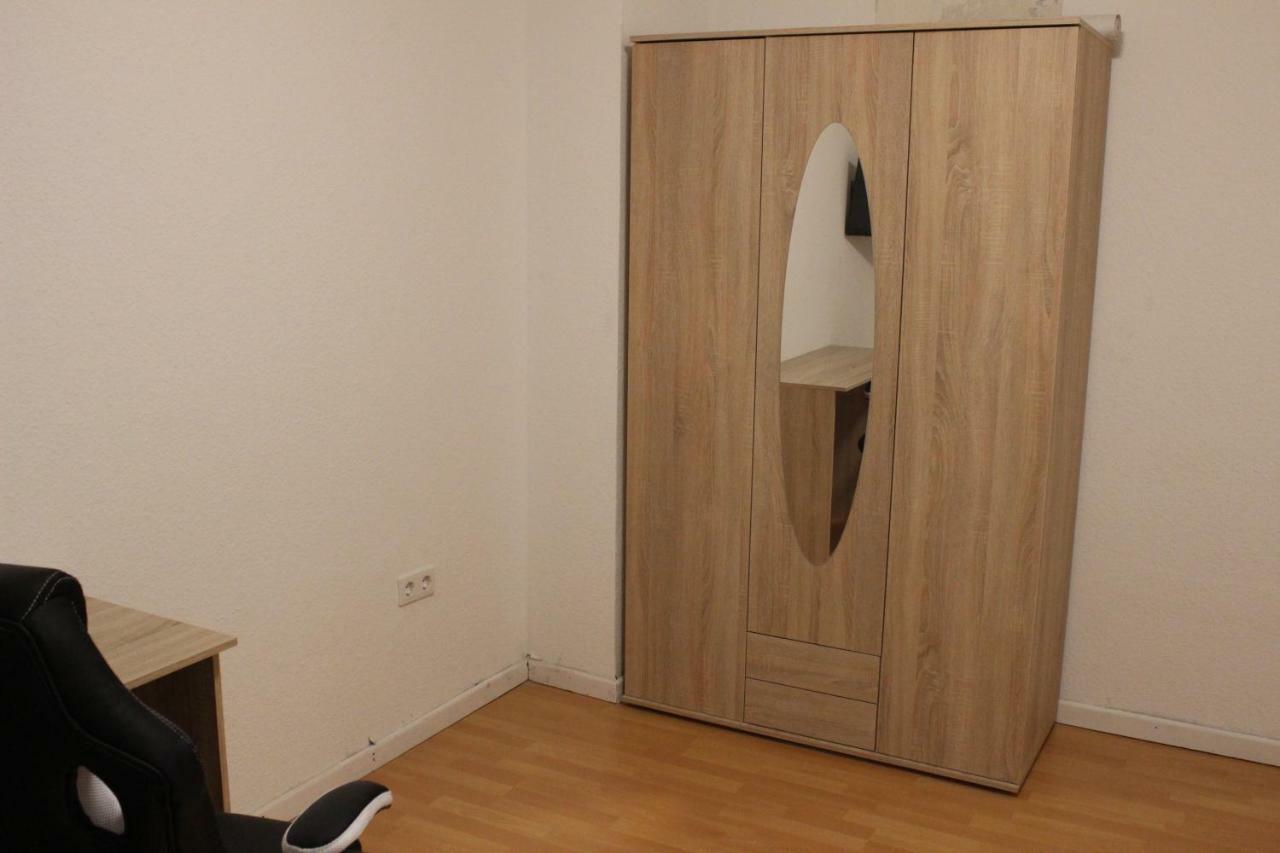Zimmer Sucht Bewohner 뒤스부르크 외부 사진